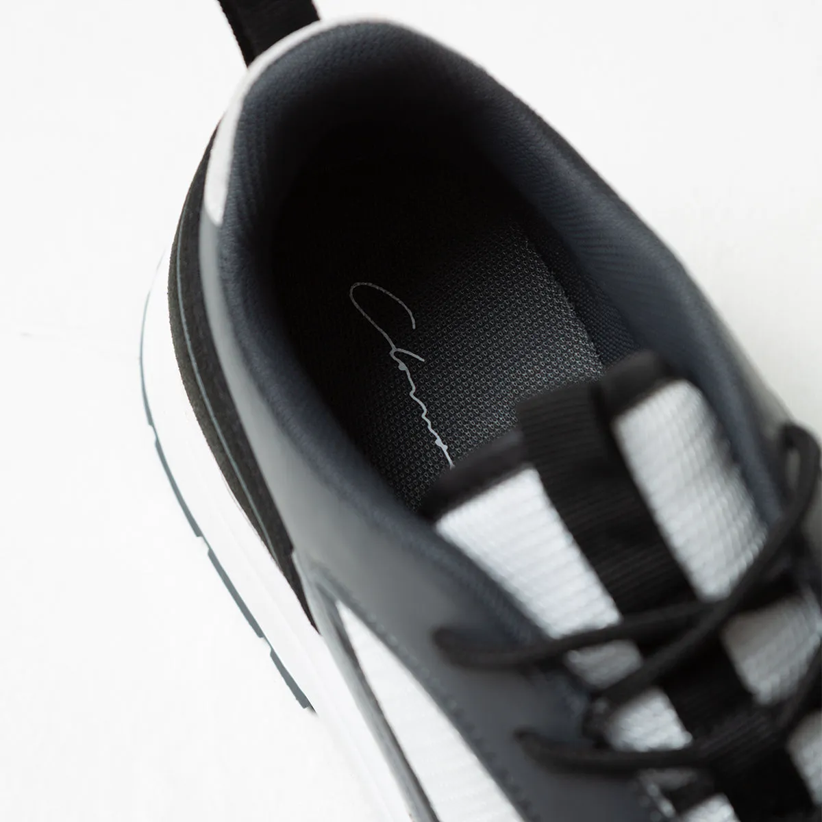 Premium Tech Runner | White Black