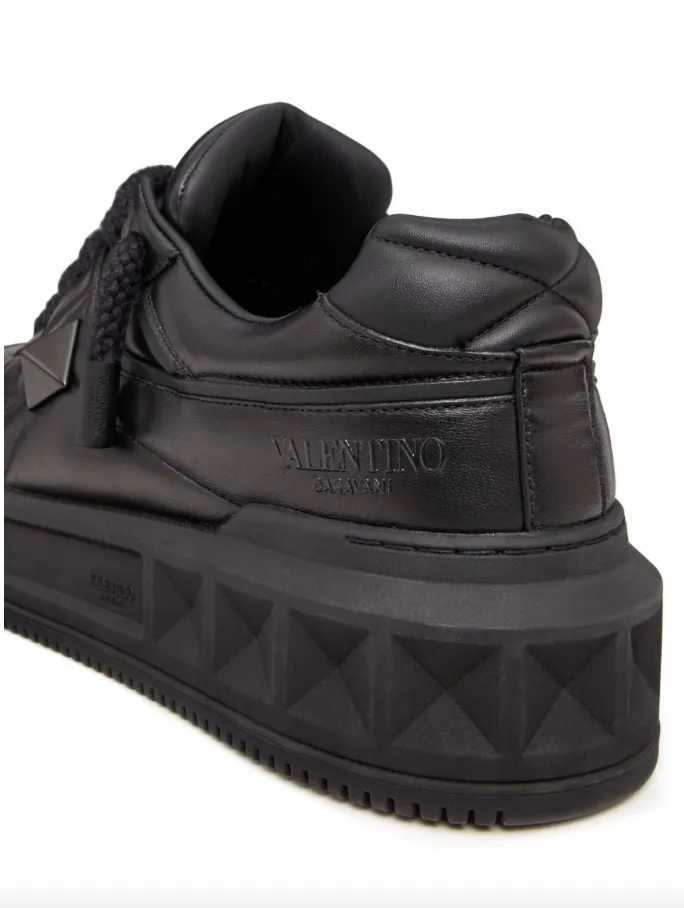 Valentino Garavani ONE STUD XL Low-Top Sneaker in nappa leather