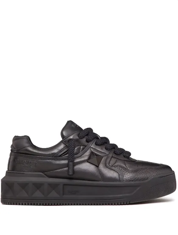 Valentino Garavani ONE STUD XL Low-Top Sneaker in nappa leather